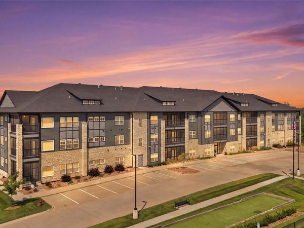1920 Country Club Dr , Unit 307, Coralville, IA 52241