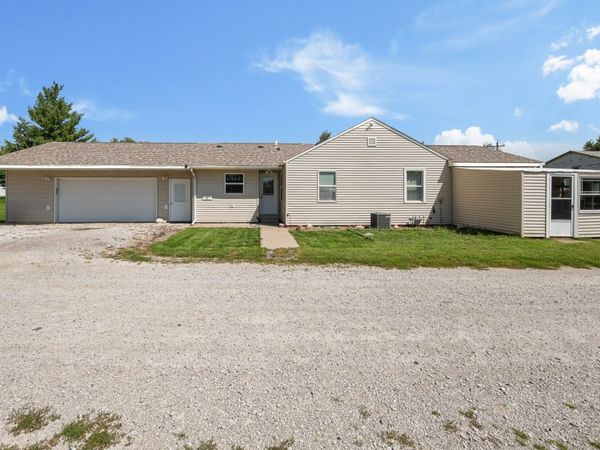 101 E 7th Street , Sherrard, IL 61281
