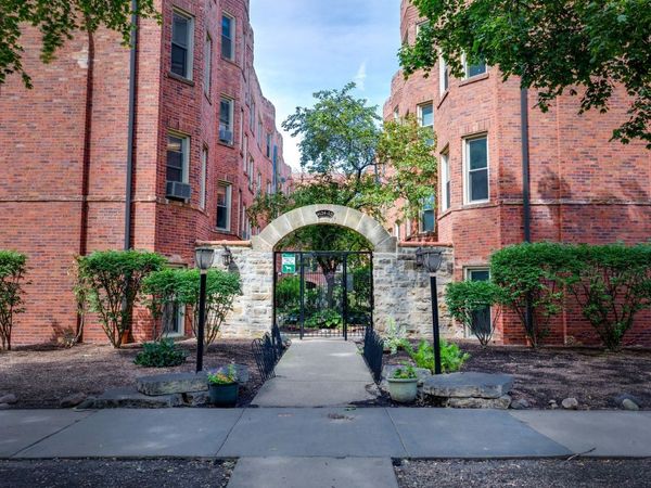 4130 N Kedvale Avenue , Unit 208, Chicago, IL 60641