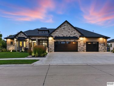 18620 Hazelnut Circle, Gretna, NE 68028