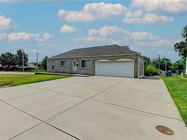 218 SW Opal Drive, Lee's Summit, MO 64081