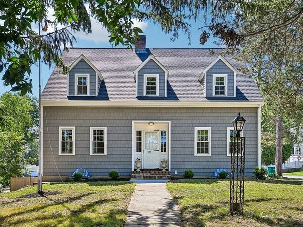 254 Russell St, Woburn, MA 01801