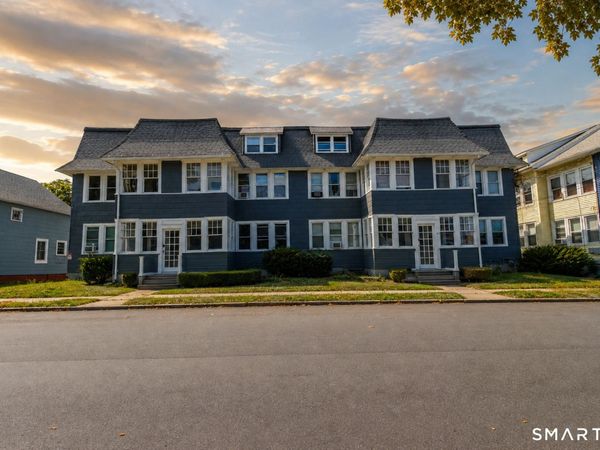 82 Maple , New London, CT 06320