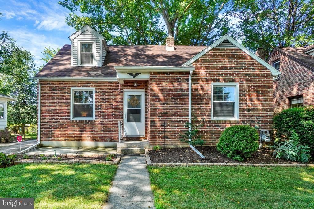 212 Lyndhurst Road, York, PA 17402 Main Photo