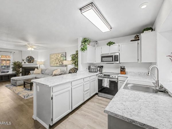 8111 W WACKER Road, Unit 32, Peoria, AZ 85381