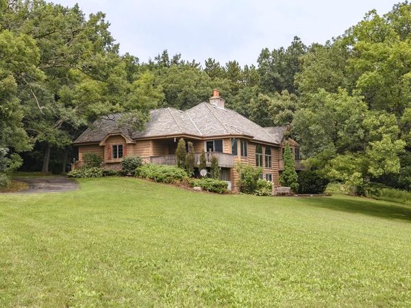 S29W29210 Wayne Keith CIRCLE, Waukesha, WI 53188