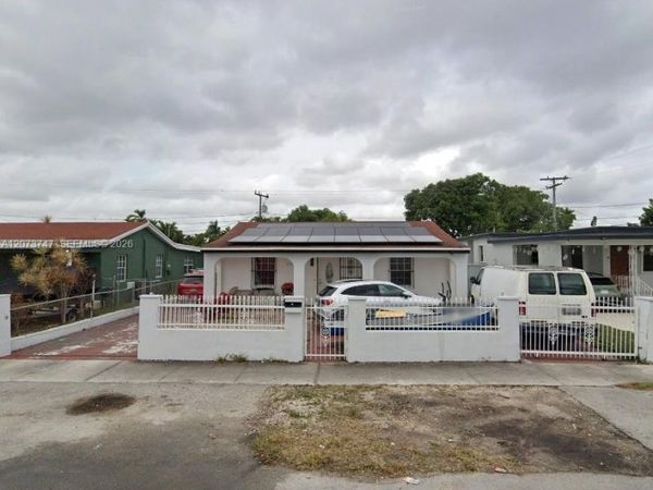 3627 NW 18th St, Miami, FL 33125