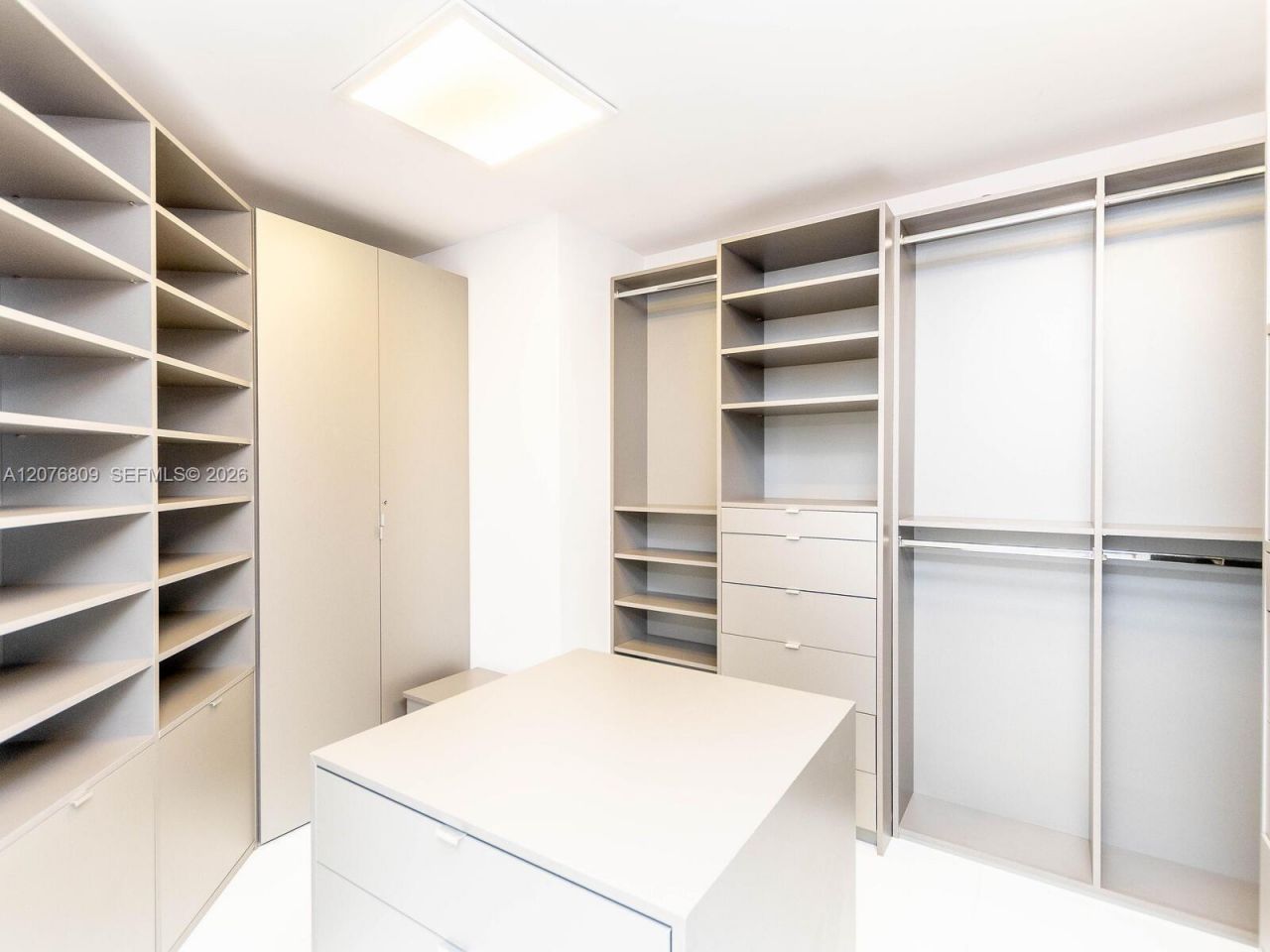16485 Collins Ave , Unit 1131, Sunny Isles Beach, FL 33160 Photo