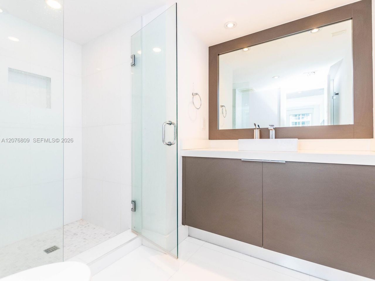 16485 Collins Ave , Unit 1131, Sunny Isles Beach, FL 33160 Photo