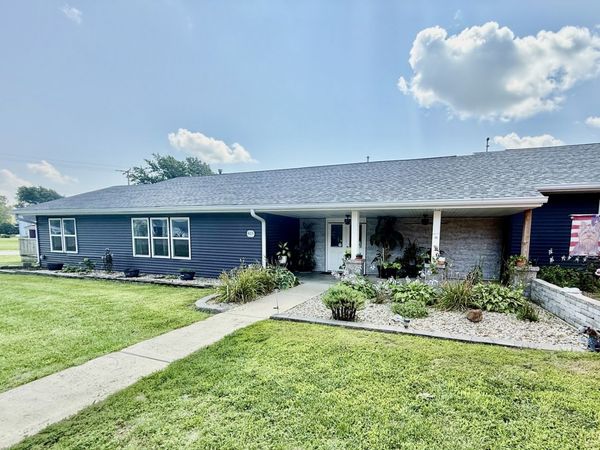 405 W Main Street , Bradford, IL 61421