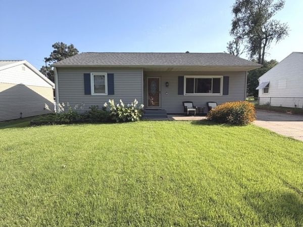 1811 East Lane , Clinton, IA 52732