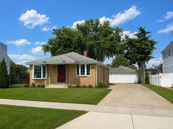 695 N Indiana Street , Elmhurst, IL 60126