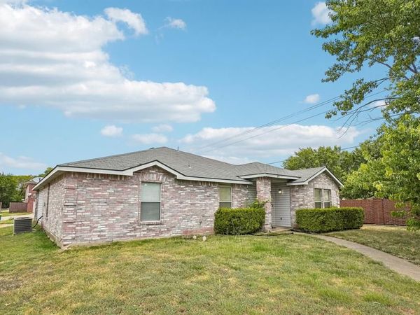 659 Pondview Drive, Cedar Hill, TX 75104