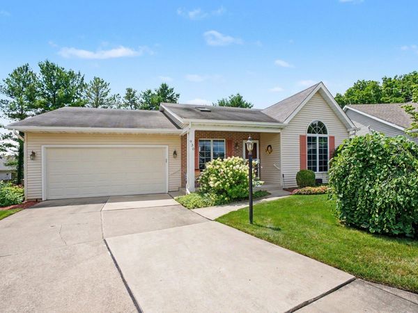 930 Fredericksburg Court, South Bend, IN 46614