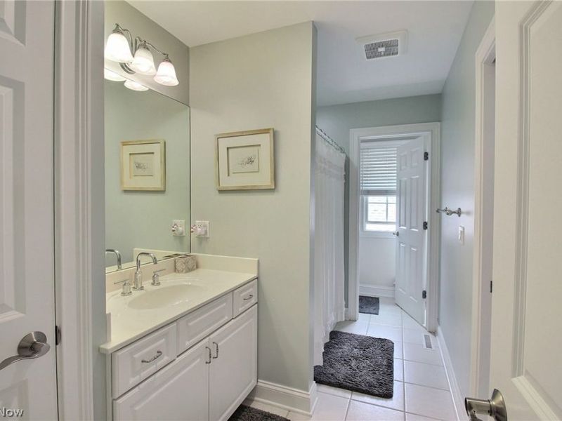 5041 Bristol Court, Lyndhurst, OH 44124 Photo 14