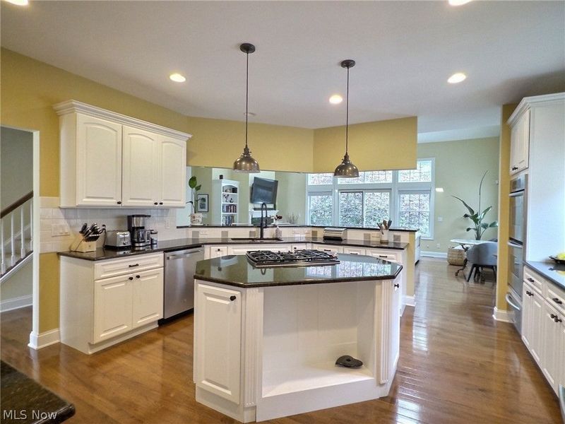 5041 Bristol Court, Lyndhurst, OH 44124 Photo 5