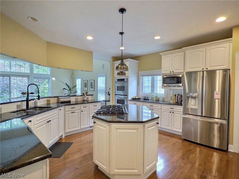 5041 Bristol Court, Lyndhurst, OH 44124 Photo 6