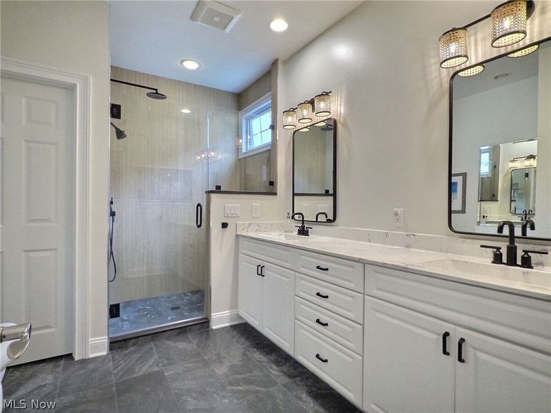 5041 Bristol Court, Lyndhurst, OH 44124 Photo 9