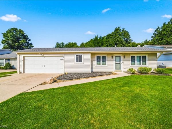15700 Pinewood Drive , Strongsville, OH 44149