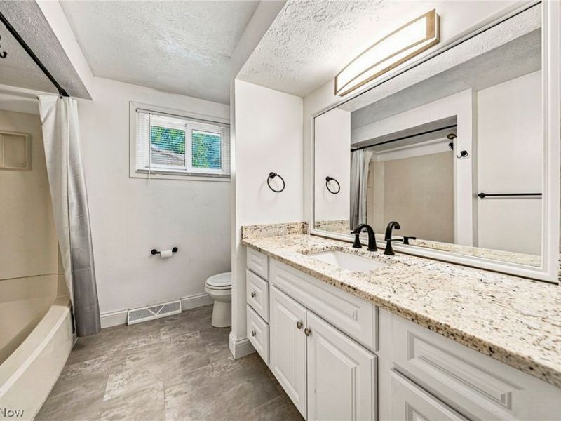 15700 Pinewood Drive, Strongsville, OH 44149 Photo 19