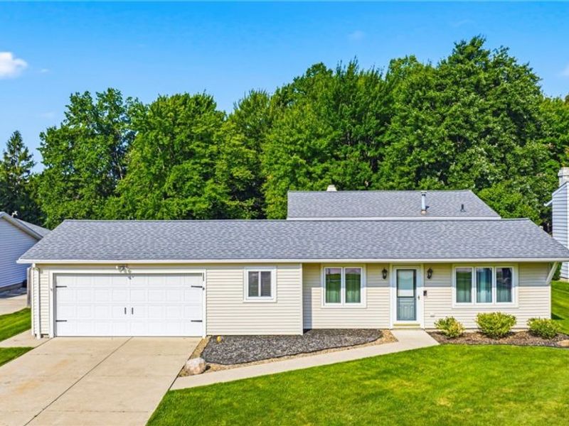 15700 Pinewood Drive, Strongsville, OH 44149 Photo 2