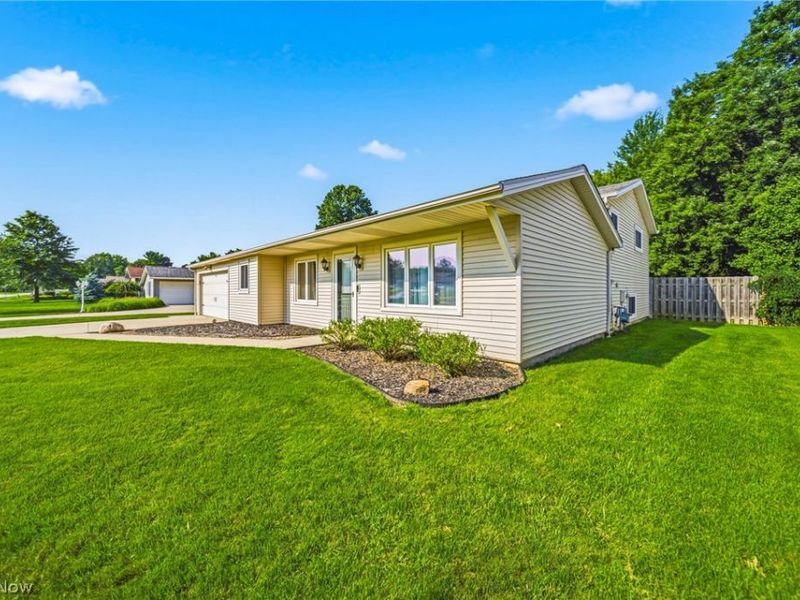 15700 Pinewood Drive, Strongsville, OH 44149 Photo 3