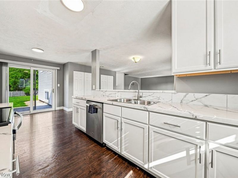 15700 Pinewood Drive, Strongsville, OH 44149 Photo 6