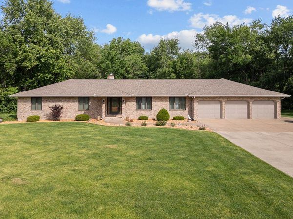 21223 52nd Avenue N, Port Byron, IL 61275