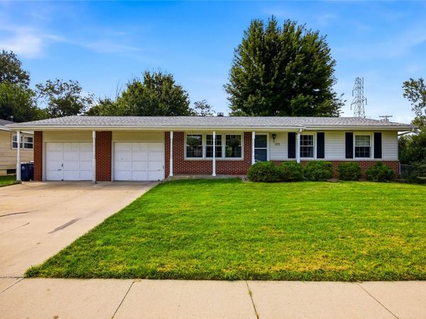 395 Brentwood Drive NE, Cedar Rapids, IA 52402