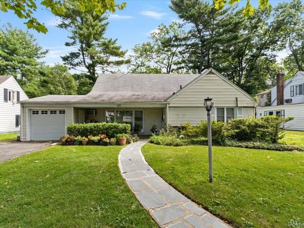 25 Bentley Road , Great Neck, NY 11023