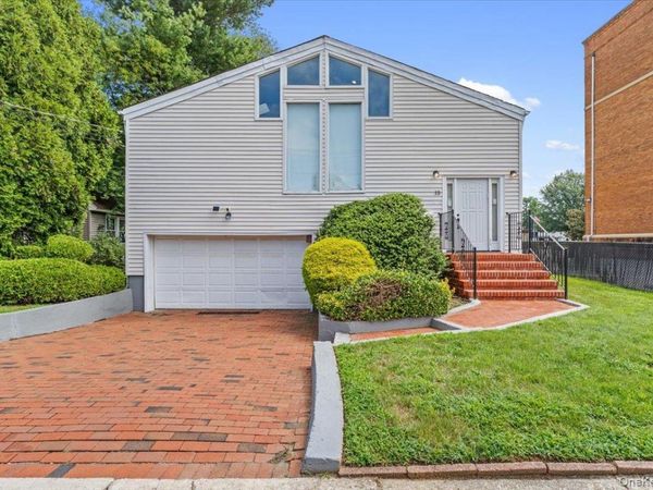 15 Church Street , Great Neck, NY 11023