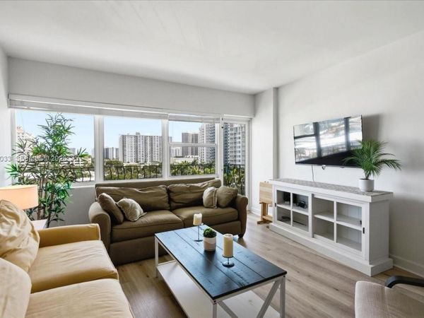 3250 NE 28th St , Unit 806, Fort Lauderdale, FL 33308