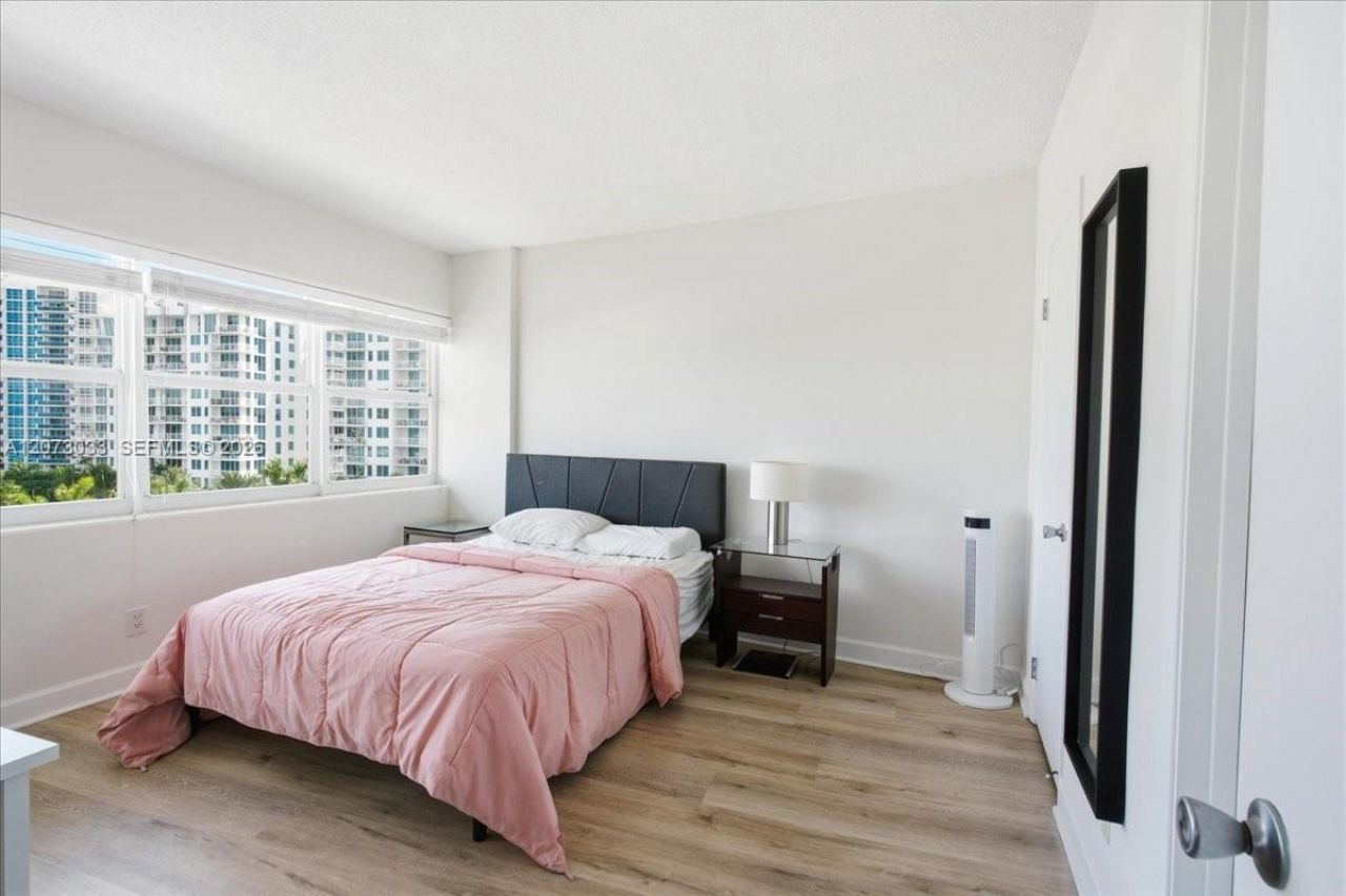 3250 NE 28th St , Unit 806, Fort Lauderdale, FL 33308 Photo