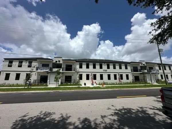 17020 SW 104th Ave, Unit 206, Miami, FL 33157