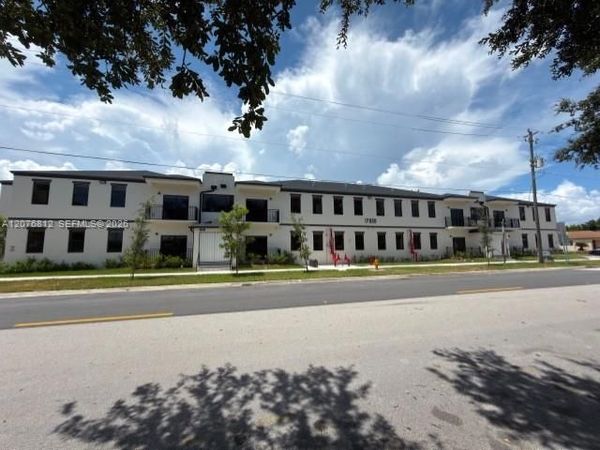 17020 SW 104th Ave, Unit 201, Miami, FL 33157