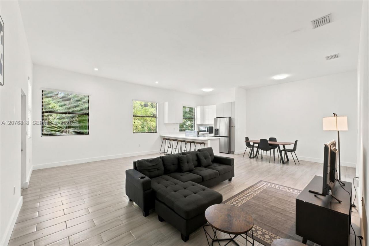 1544 NW 59th St, Unit B, Miami, FL 33142 Photo