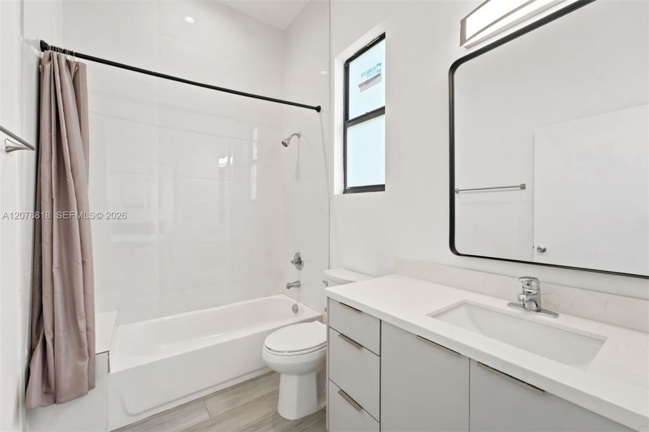 1544 NW 59th St, Unit B, Miami, FL 33142 Photo