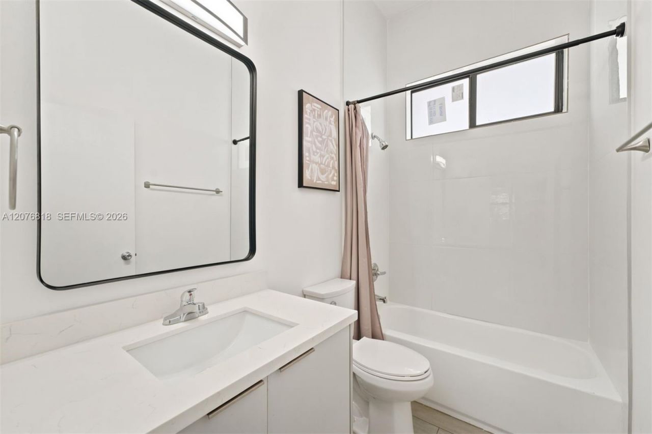 1544 NW 59th St, Unit B, Miami, FL 33142 Photo