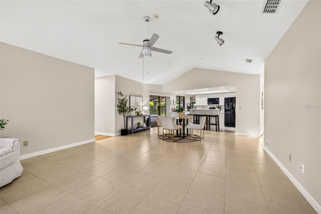 10918 Gillette Avenue, Tampa, FL 33617 Photo