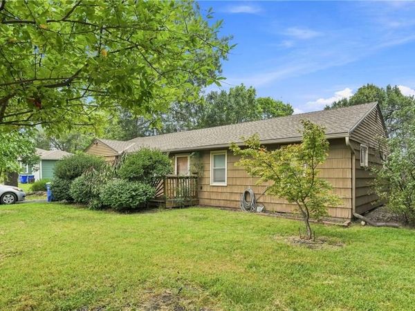 142 W Shawnee Street, Gardner, KS 66030
