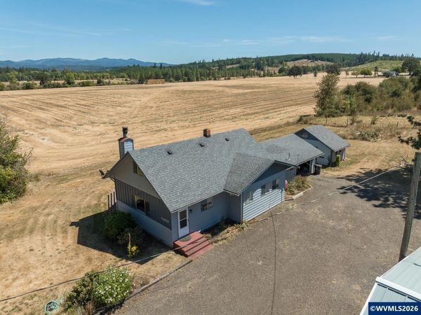 40028 Lacomb Dr, Lebanon, OR 97355
