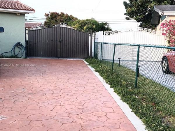 3941 E 9th Ln , Hialeah, FL 33013