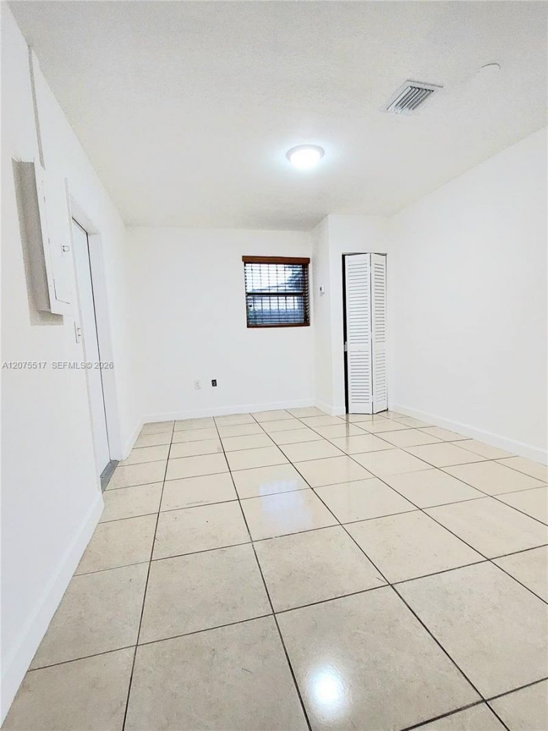 3941 E 9th Ln , Hialeah, FL 33013 Photo