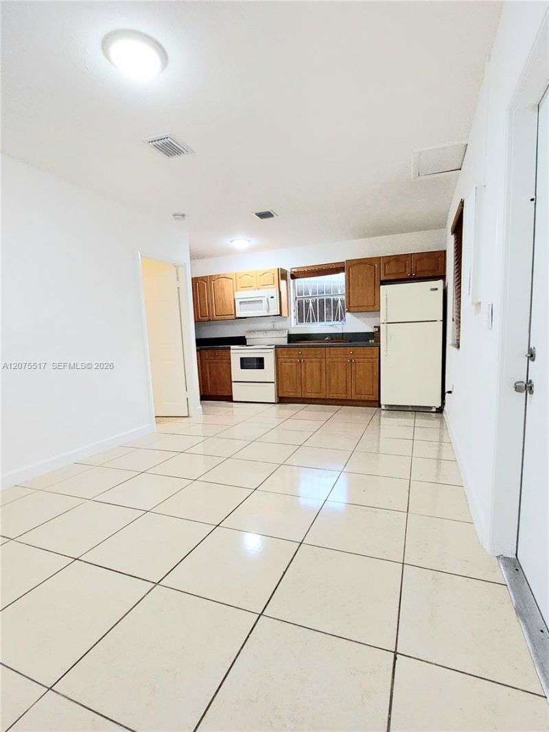 3941 E 9th Ln , Hialeah, FL 33013 Photo