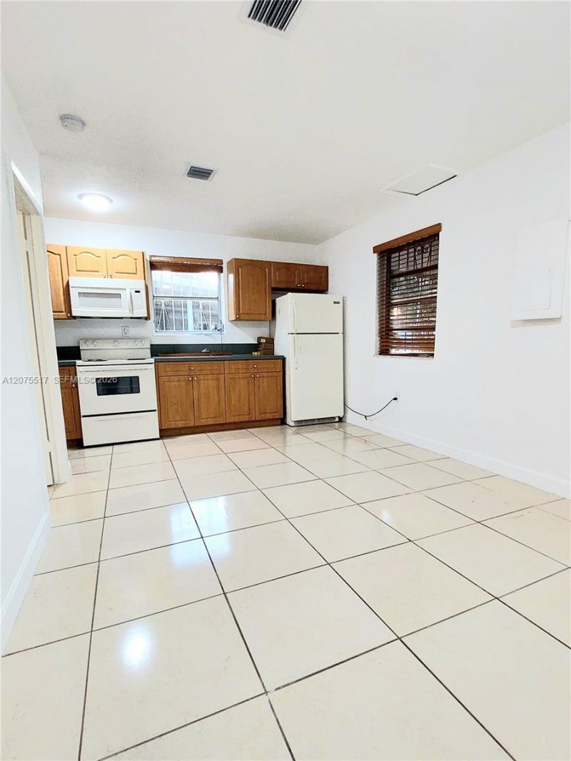 3941 E 9th Ln , Hialeah, FL 33013 Photo