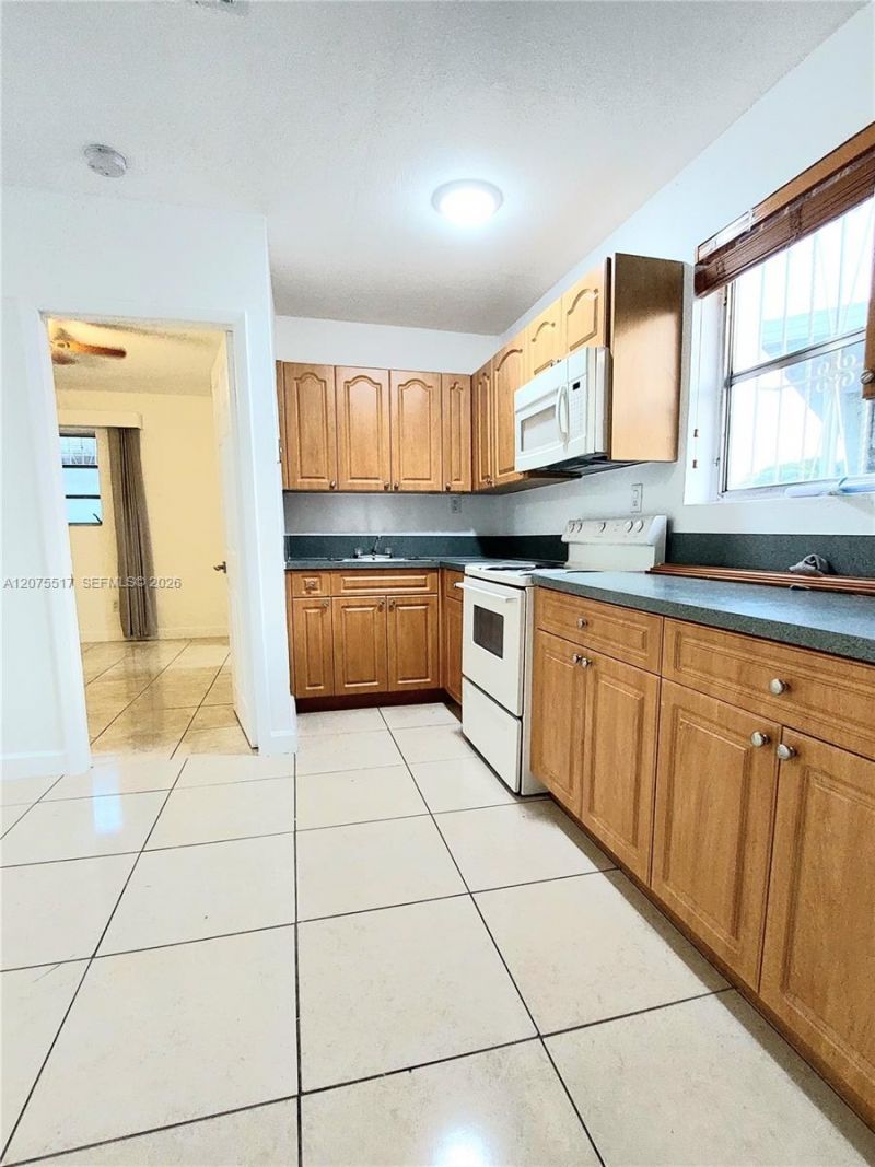 3941 E 9th Ln , Hialeah, FL 33013 Photo