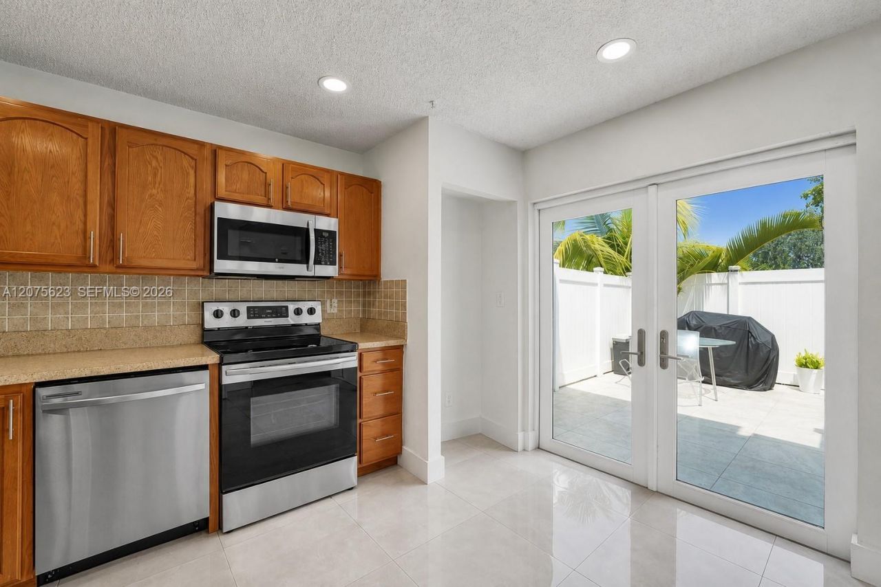 3000 NW 5th Ter , Unit 112, Pompano Beach, FL 33064 Photo