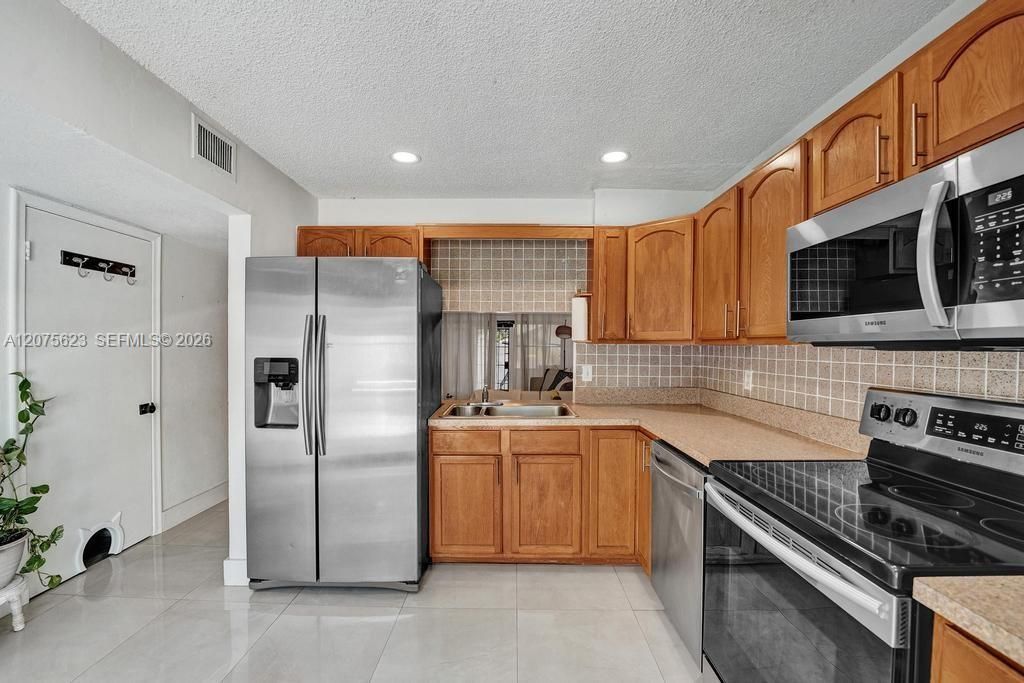 3000 NW 5th Ter, Unit 112, Pompano Beach, FL 33064 Photo
