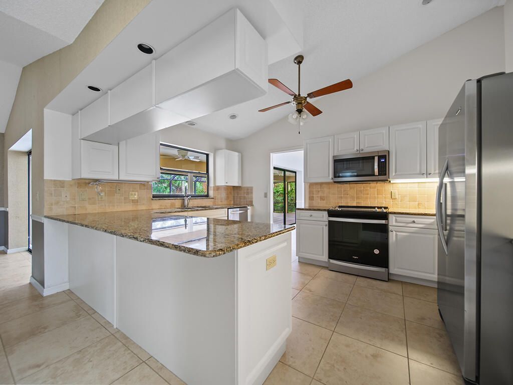 9 W High Point Road, Sewalls Point, FL 34996 Photo