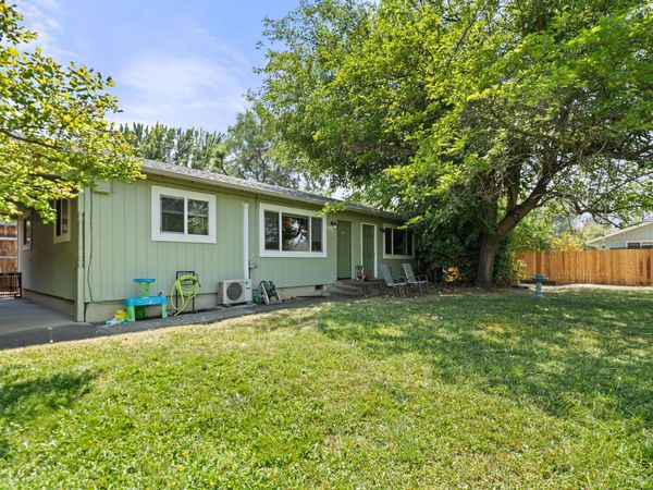 400 S Rose Street, Unit A-B, Phoenix, OR 97535